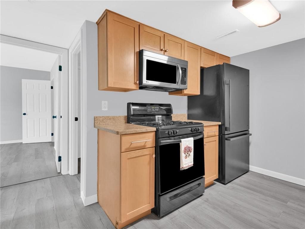 1137 1/2 Hartford Avenue UNIT 5B photo 14