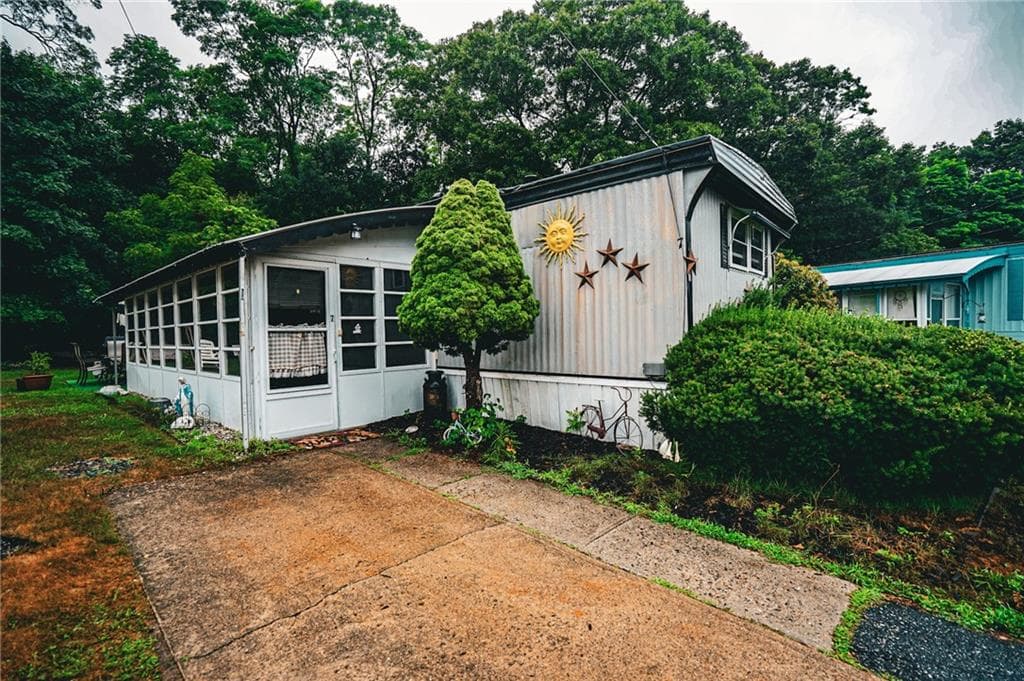 979 #7 Tollgate Road