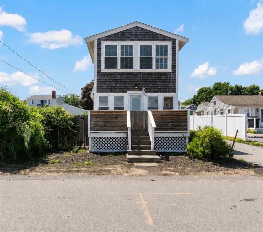29 Aquidneck Avenue