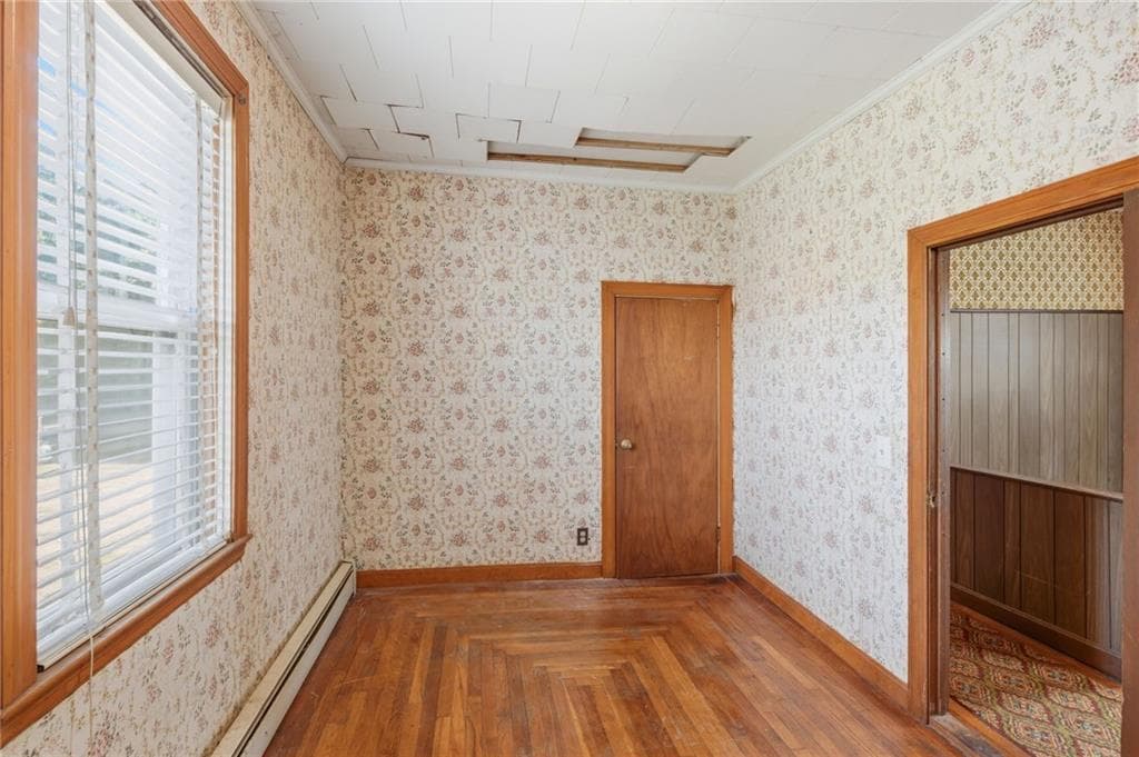 Multi Family at 400 406 Thames Street, Bristol, photo 11 of 50