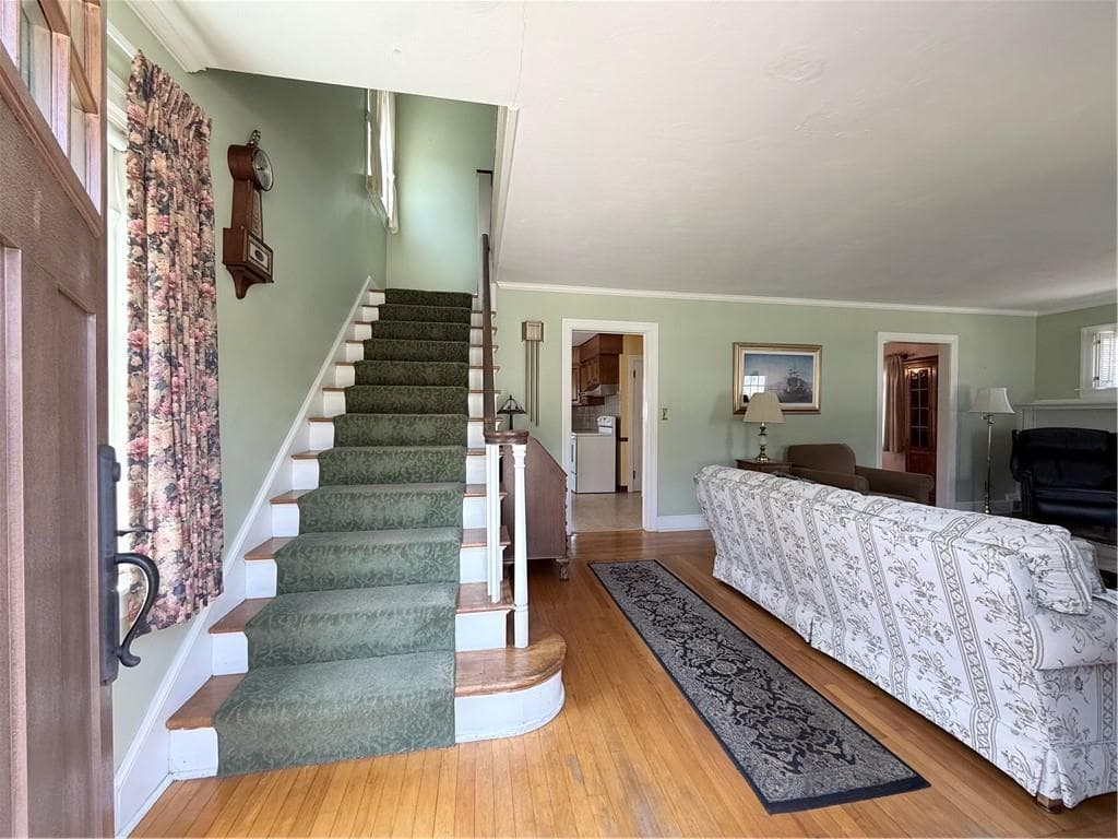 76 Brookdale Boulevard photo 2