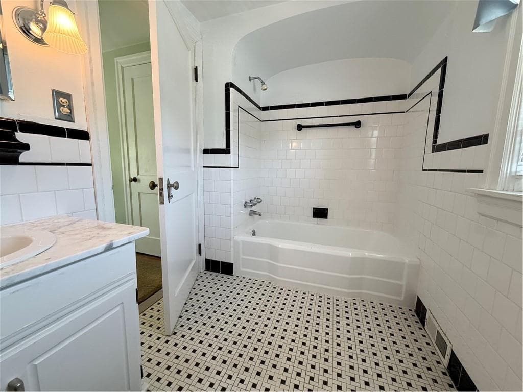 76 Brookdale Boulevard photo 13