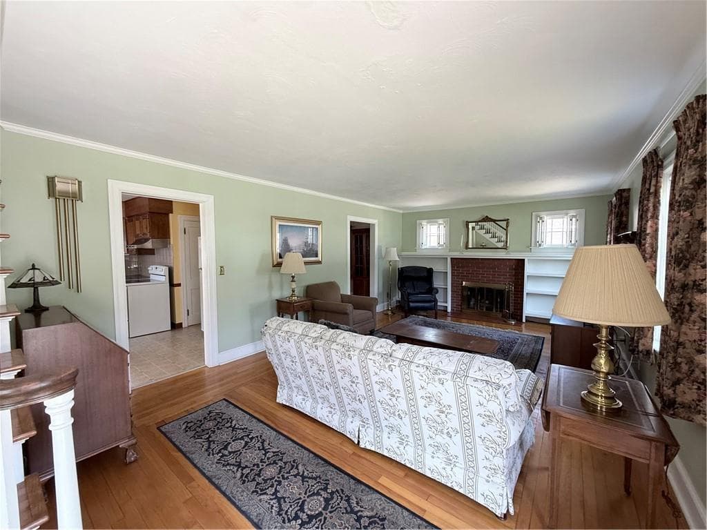 76 Brookdale Boulevard photo 5