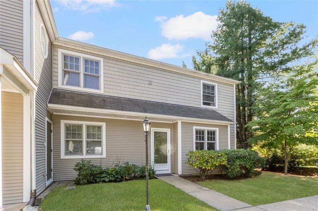 Condominium at 1 Bristol Woods Drive UNIT B1, Bristol, photo 2 of 31