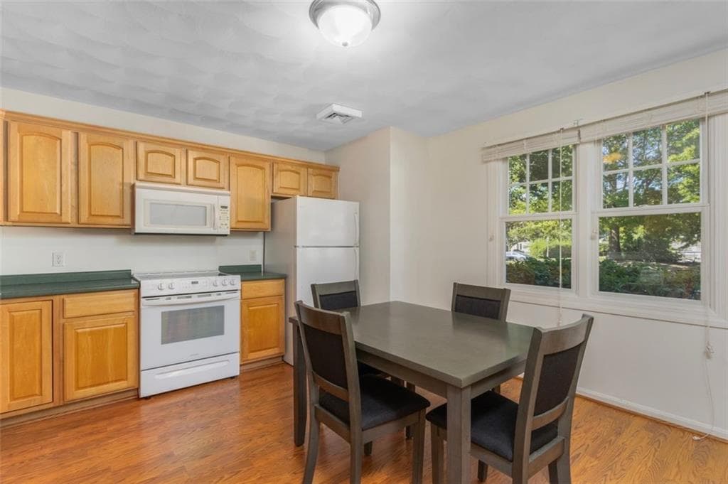 Condominium at 1 Bristol Woods Drive UNIT B1, Bristol, photo 4 of 31