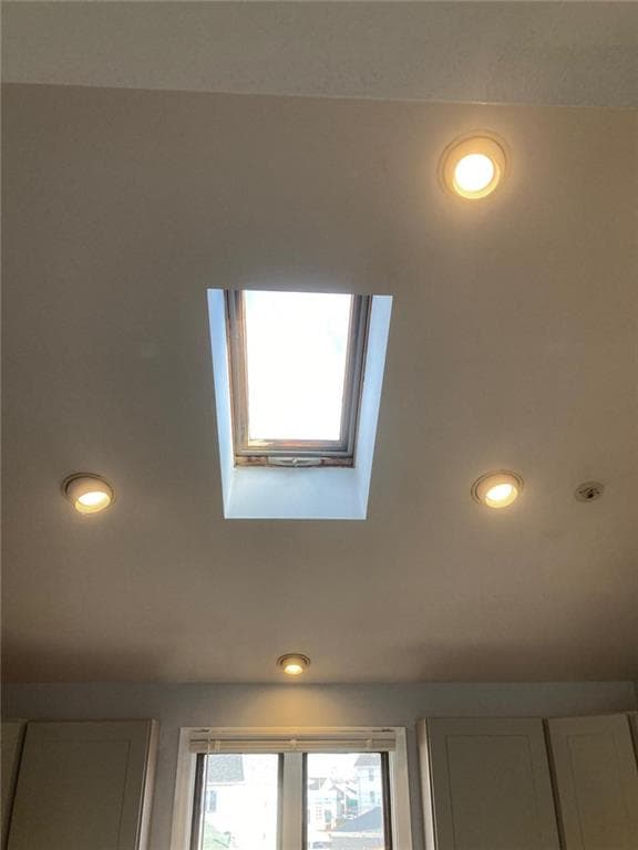 715 Cottage Street photo 21