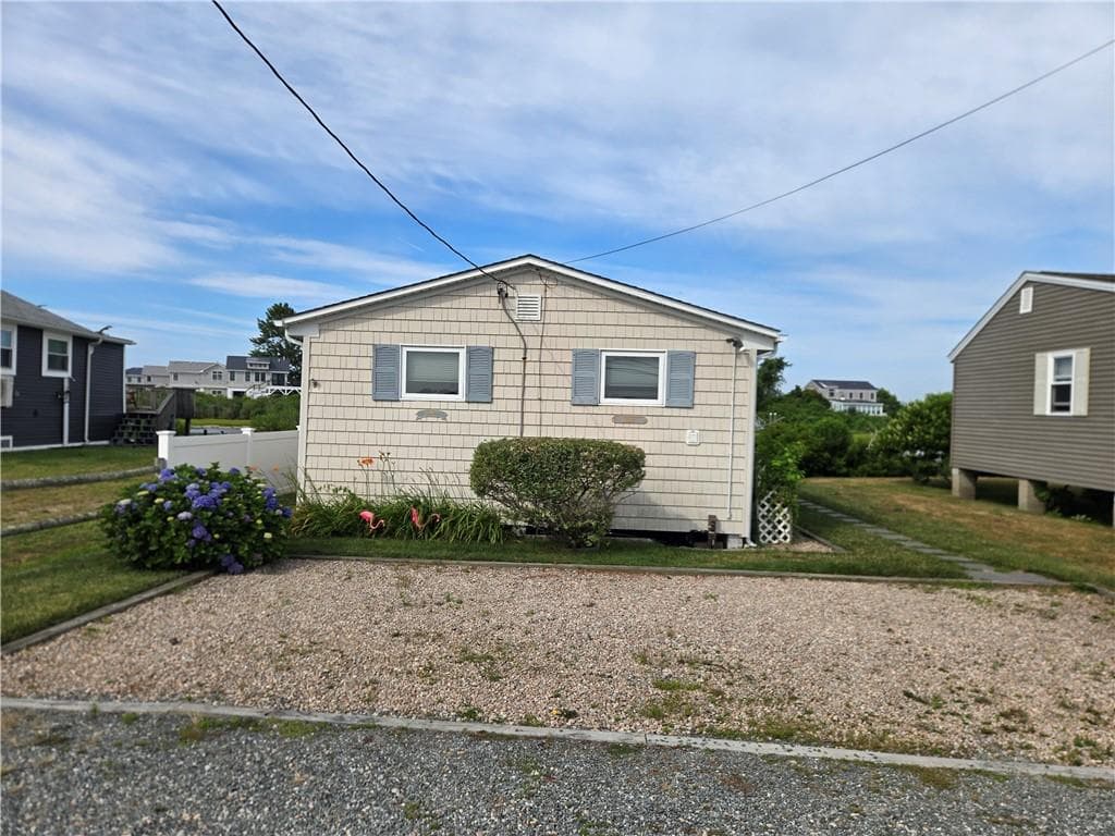 725 H Succotash Road photo 2