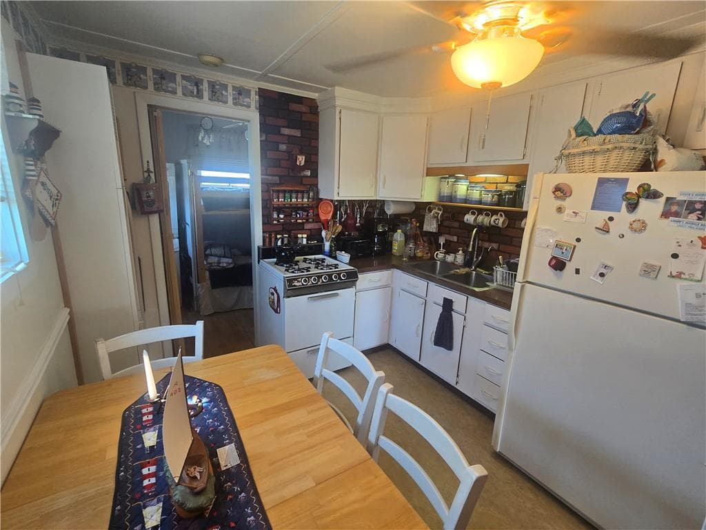 725 H Succotash Road photo 9