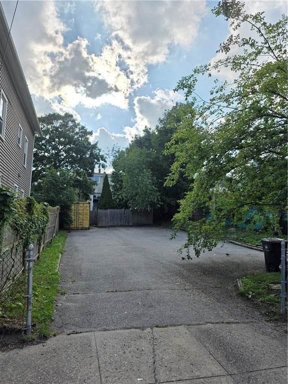 422 East Avenue photo 23