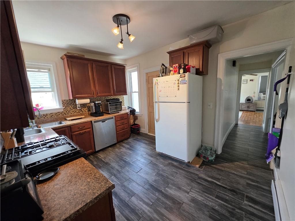 422 East Avenue photo 13