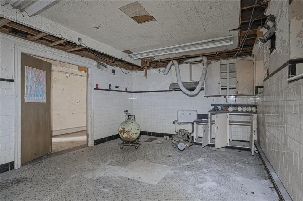 76 Providence Street photo 16