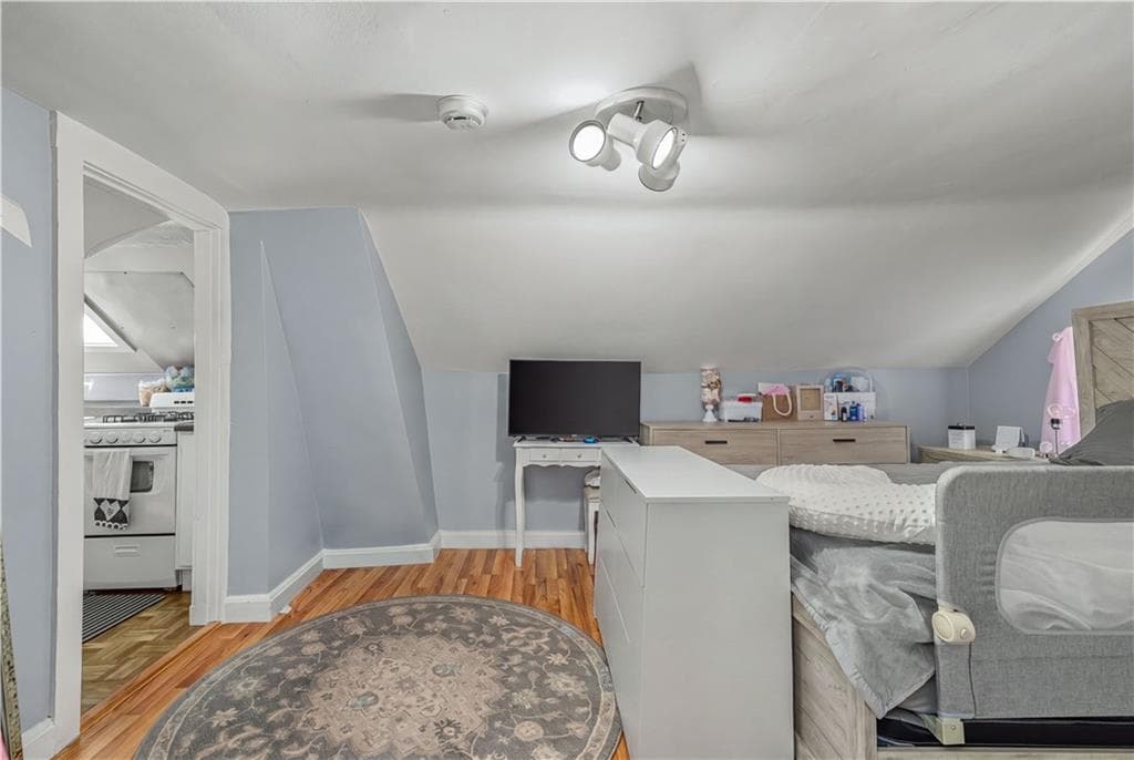 62 Mary Avenue photo 28