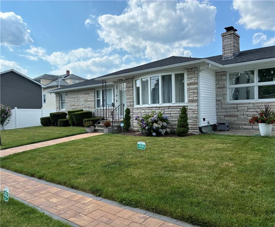 99 Lookout Avenue photo 2