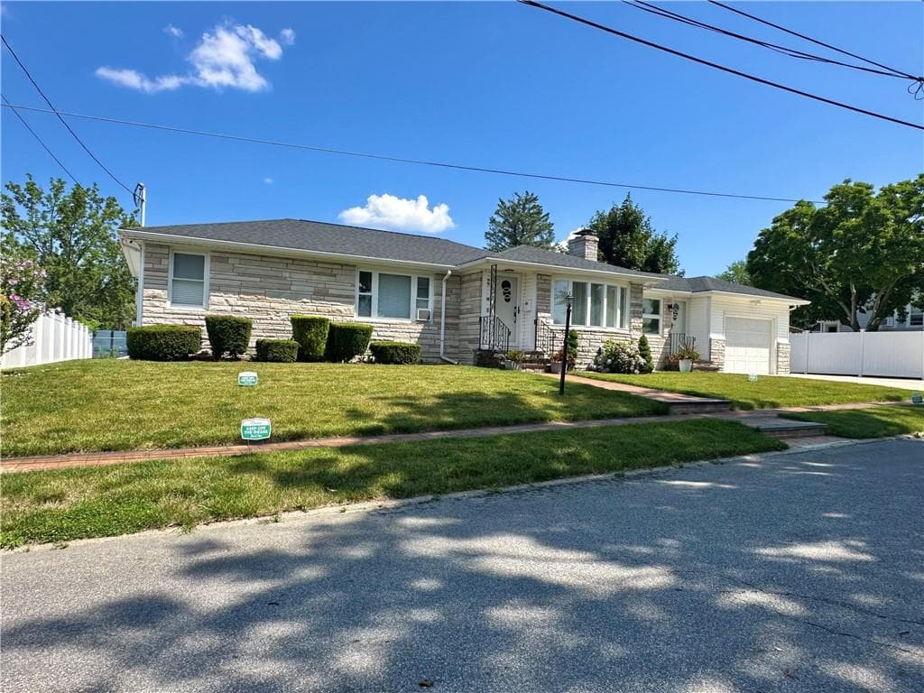99 Lookout Avenue photo 3