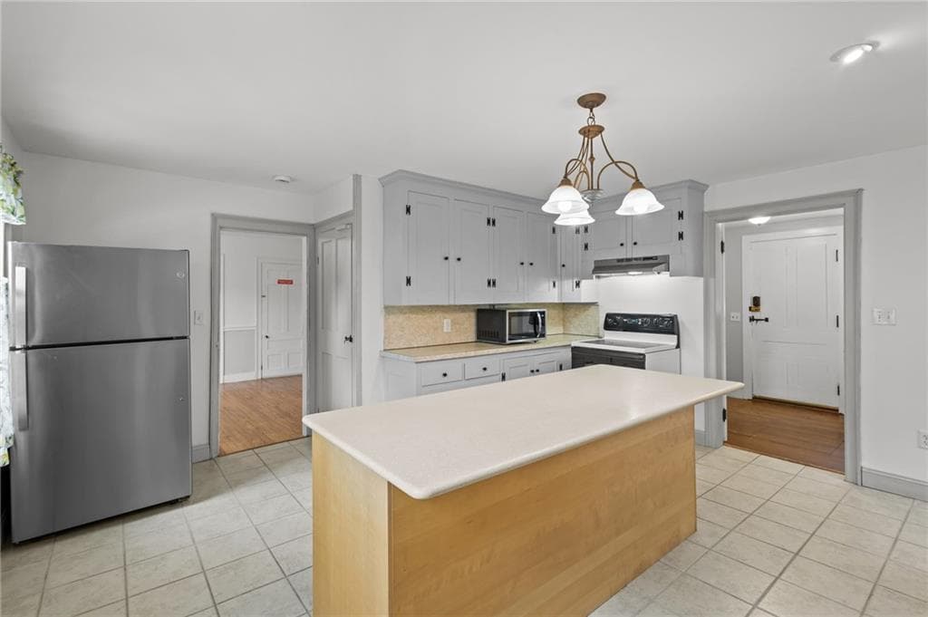 Multi Family at 189 Danielson Pike, Scituate, photo 6 of 44