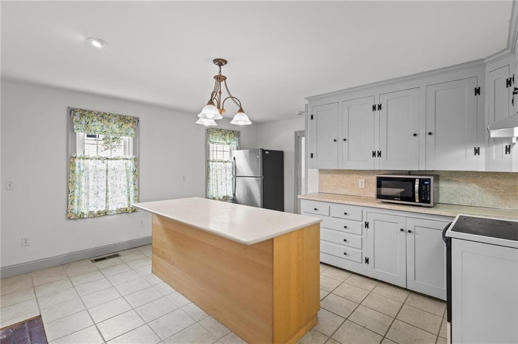 Multi Family at 189 Danielson Pike, Scituate, photo 5 of 44