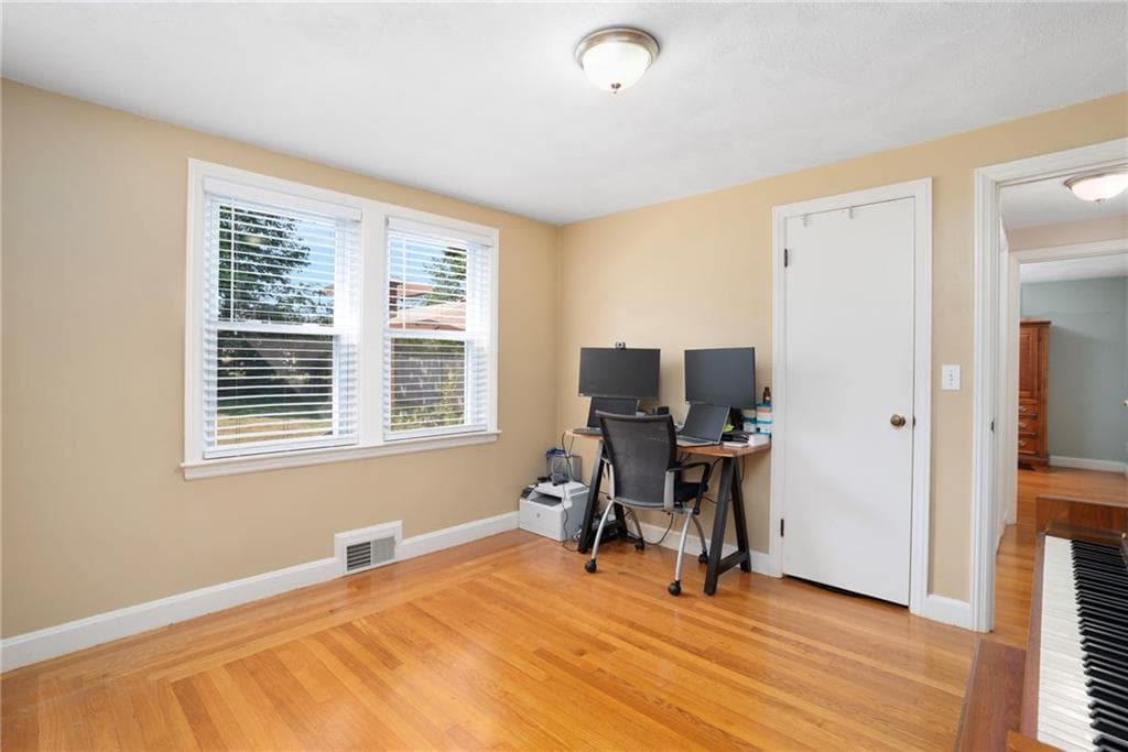 165 Garden City Drive photo 23
