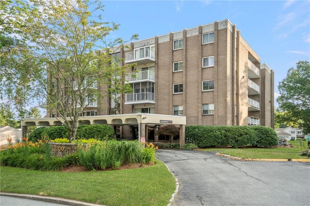 200 Hoffman Avenue UNIT 402 photo 2