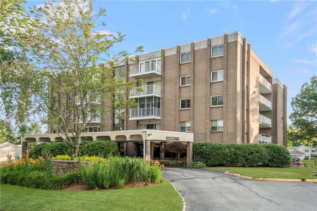 200 Hoffman Avenue UNIT 402 photo 3