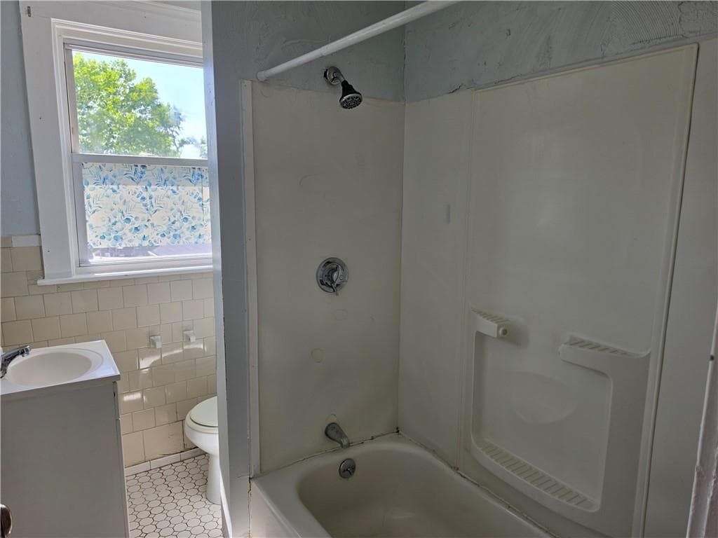 Multi Family at 112 Bernon Street, Providence, photo 28 of 35