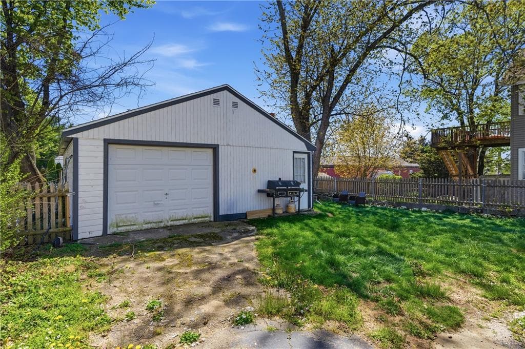 25 Hoppin Avenue photo 27