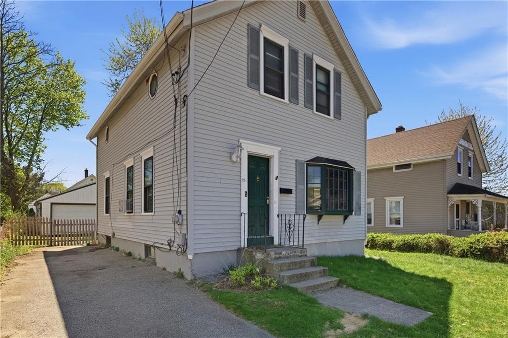 25 Hoppin Avenue photo 2
