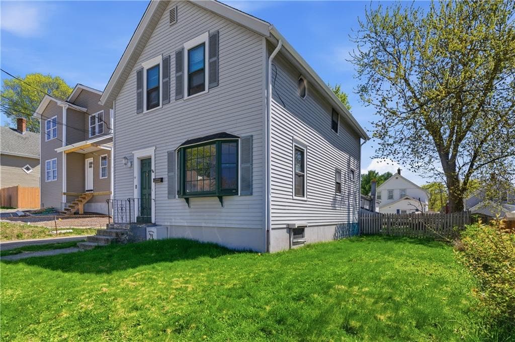 25 Hoppin Avenue photo 13