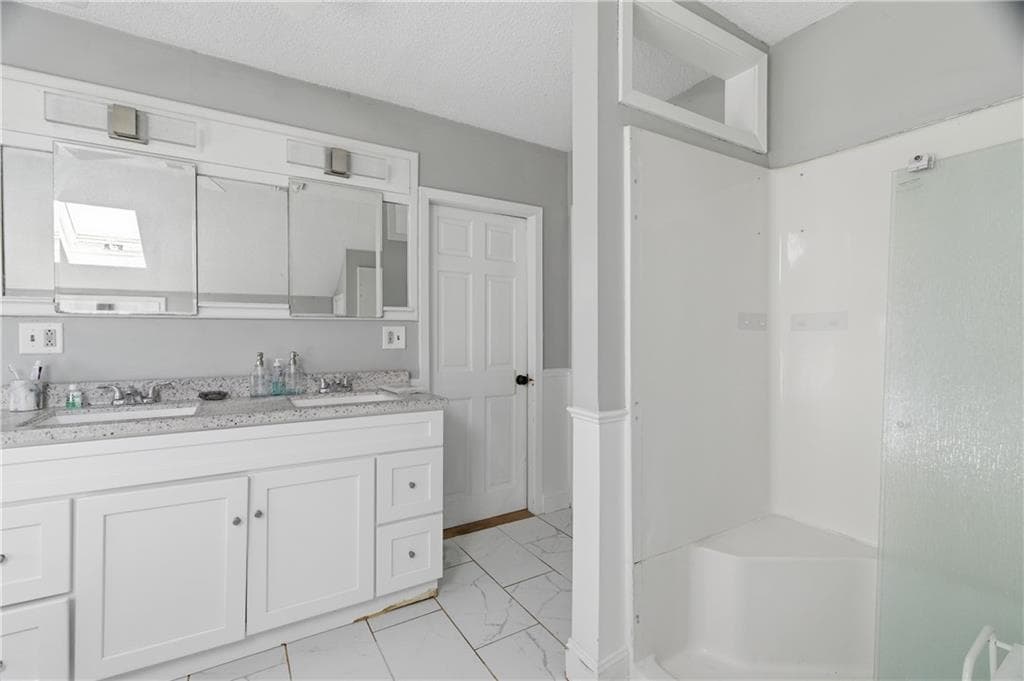 25 Hoppin Avenue photo 16