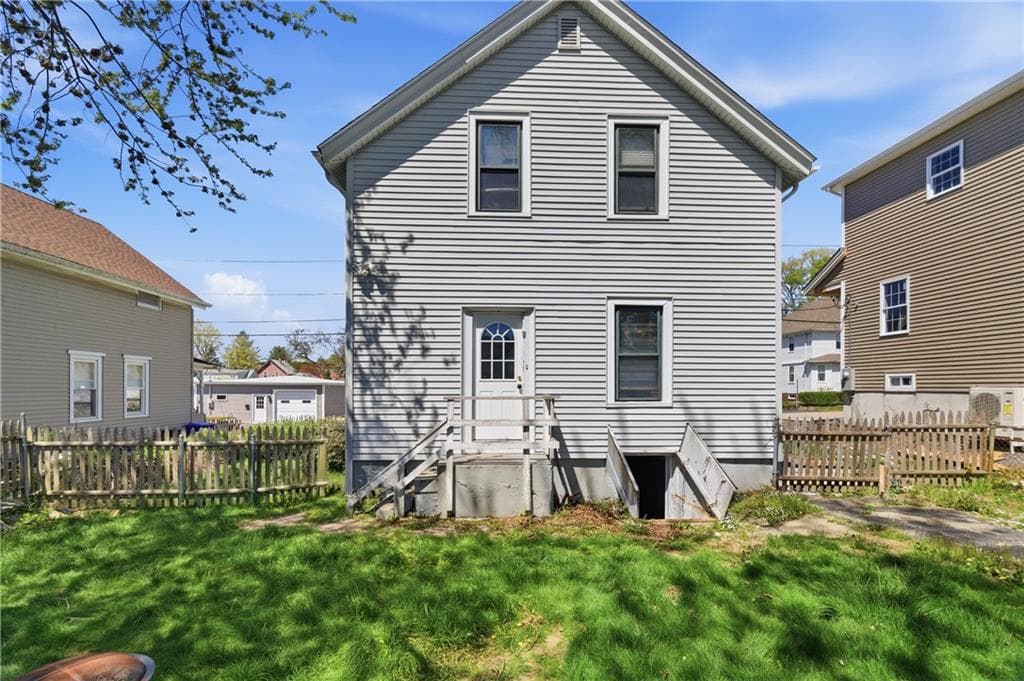25 Hoppin Avenue photo 26