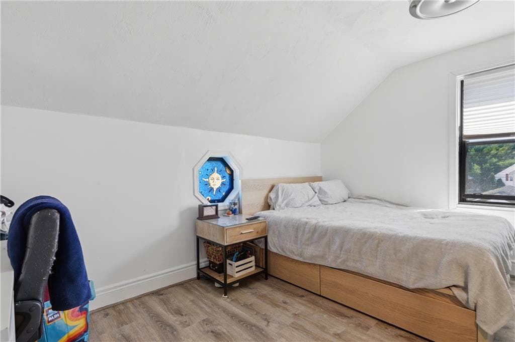25 Hoppin Avenue photo 19