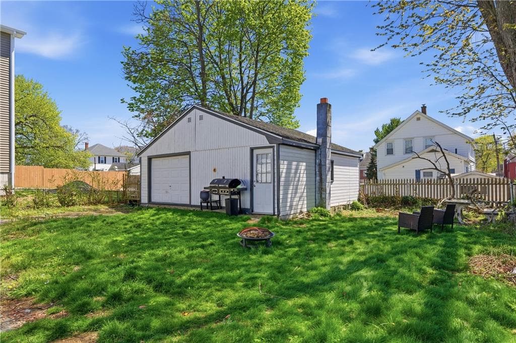 25 Hoppin Avenue photo 25