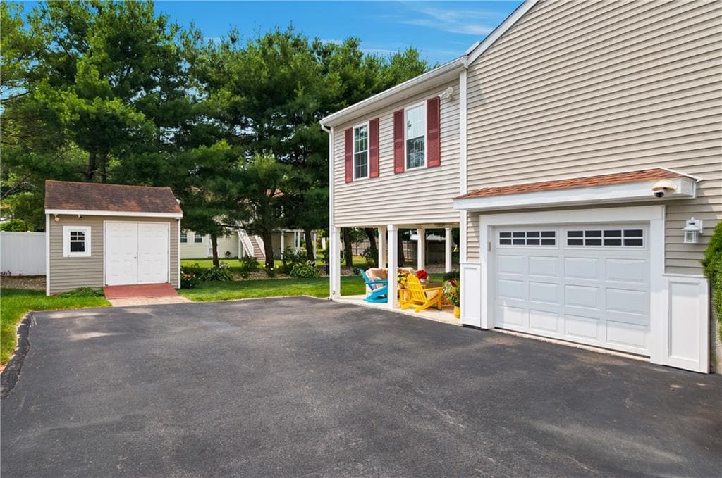 77 Capwell Avenue photo 3