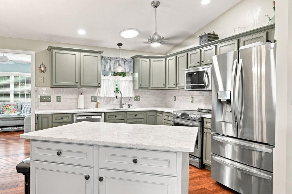 77 Capwell Avenue photo 9