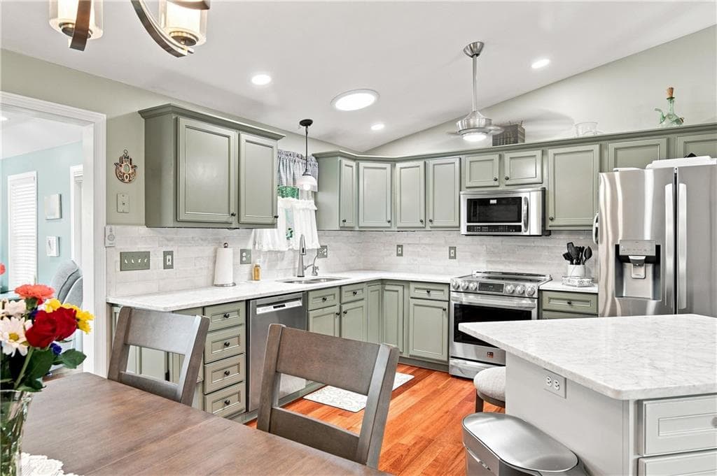 77 Capwell Avenue photo 11