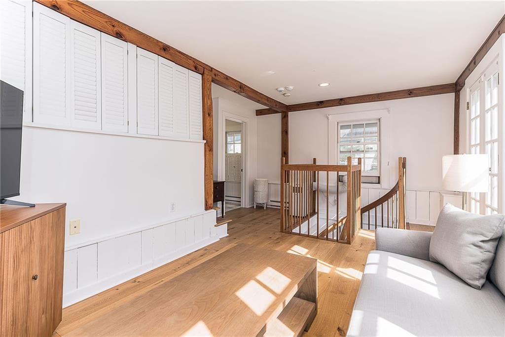 17 19 East Hills Road photo 38