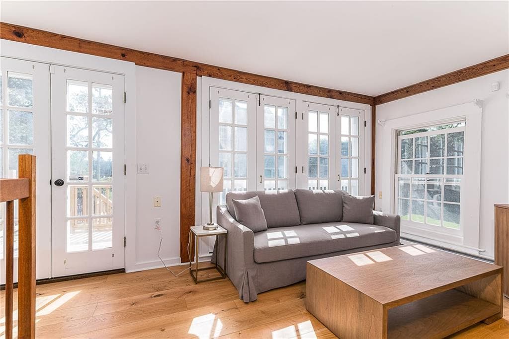 17 19 East Hills Road photo 37