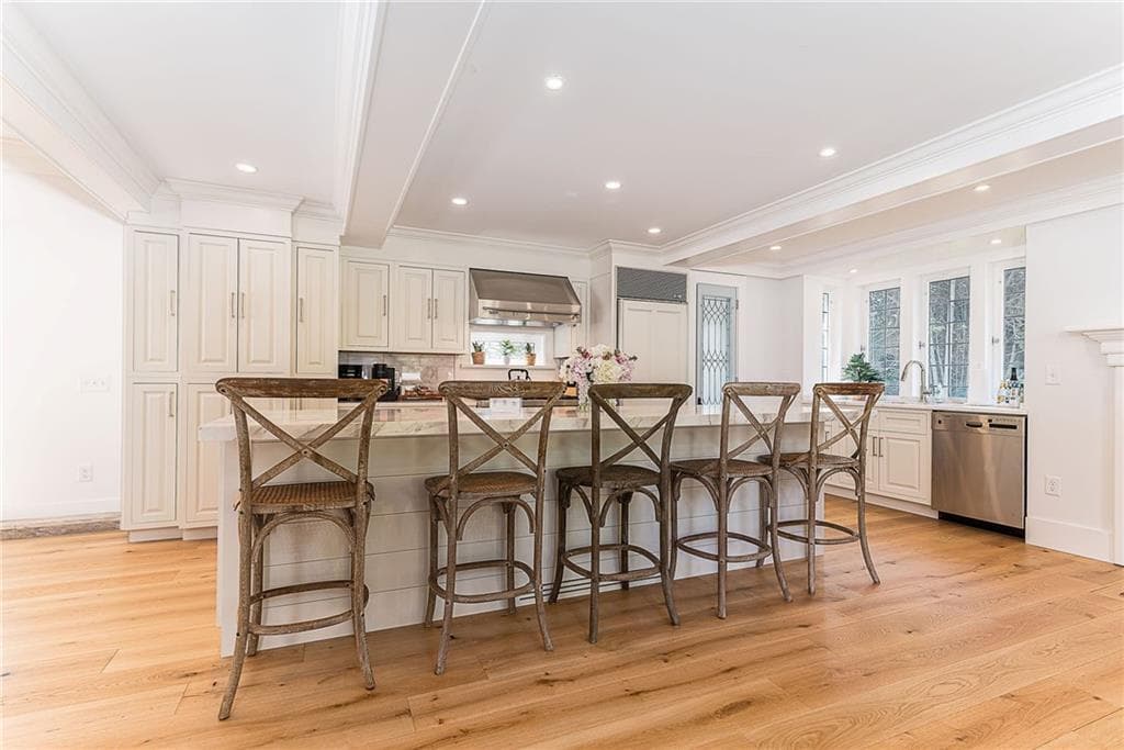 17 19 East Hills Road photo 8