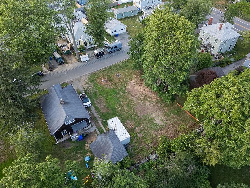 128 Peck Avenue photo 6