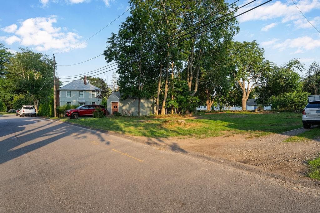 128 Peck Avenue photo 4