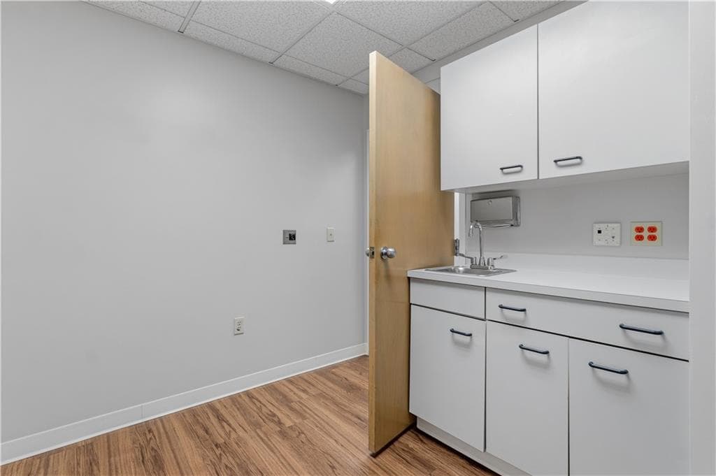 320 Phillips Street UNIT 201 photo 23
