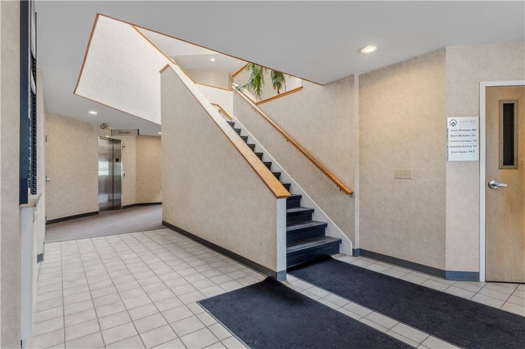 320 Phillips Street UNIT 201 photo 40