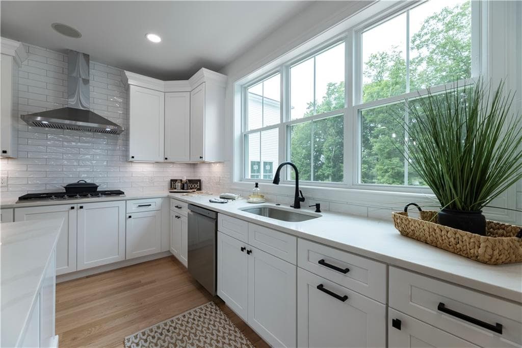 Single Family Residence at 9 Stoneridge Road, Smithfield, photo 12 of 48