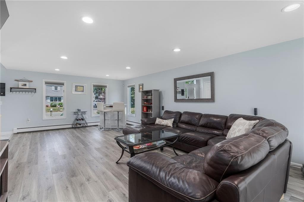 46 Exeter Boulevard photo 26