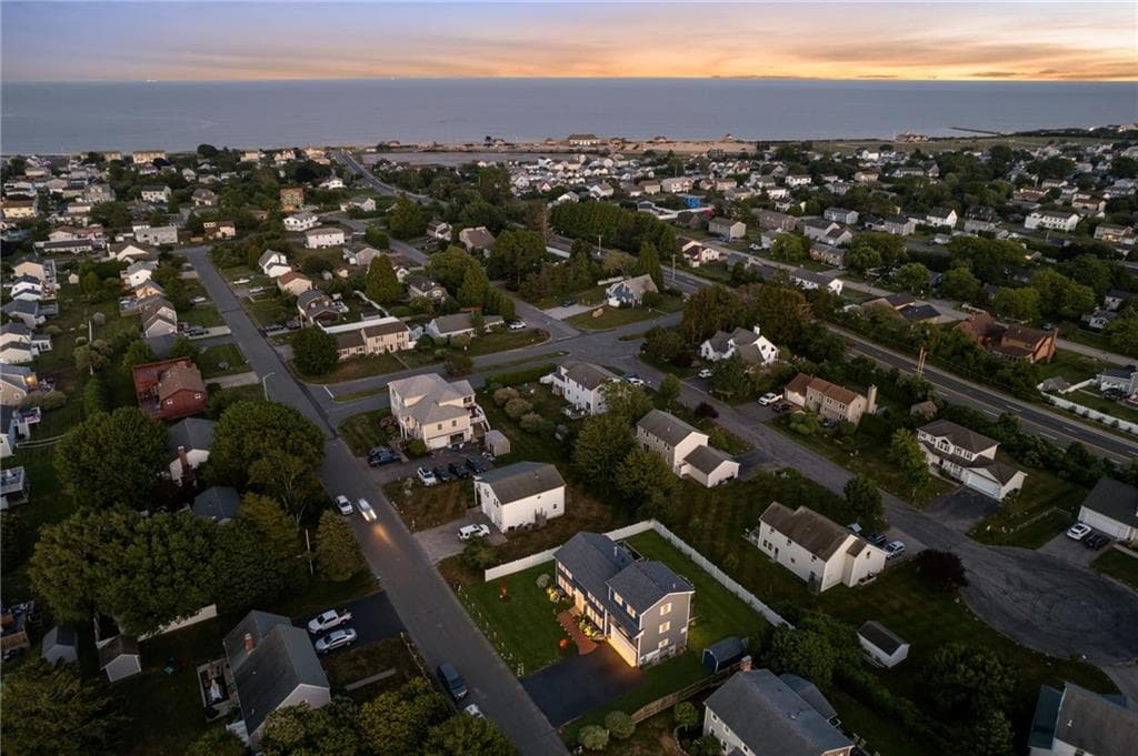 46 Exeter Boulevard photo 3