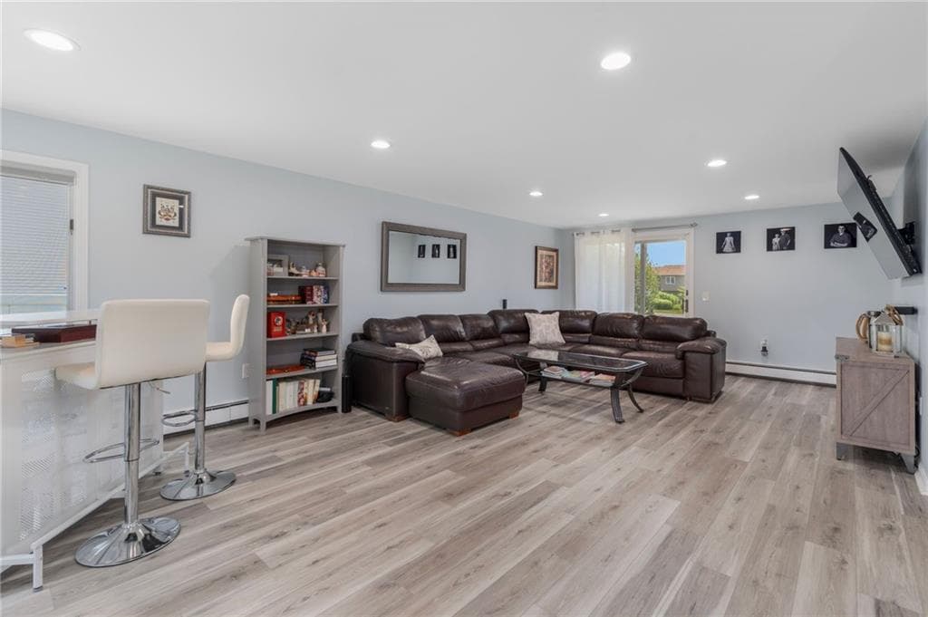46 Exeter Boulevard photo 25