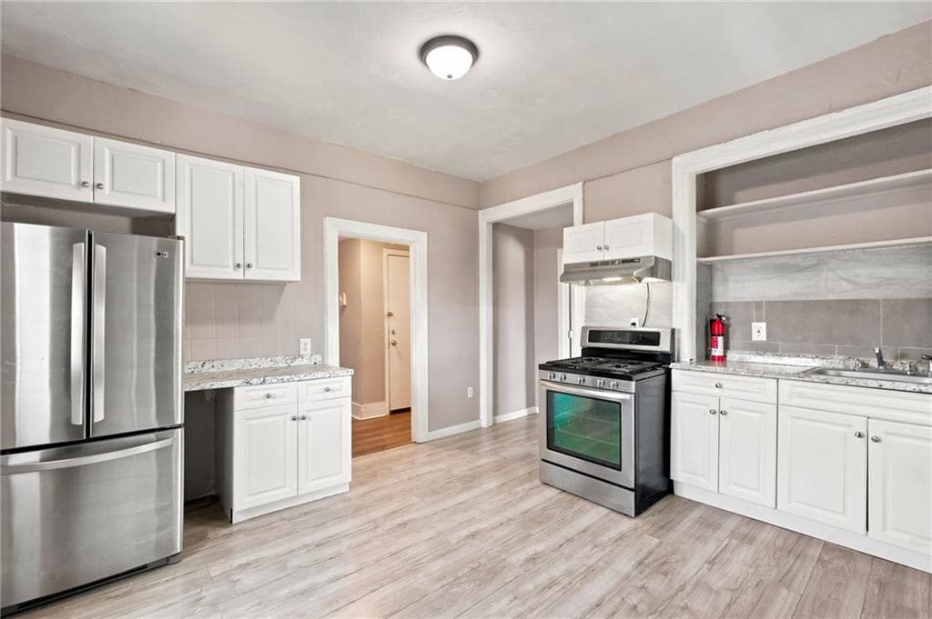 Multi Family at 21 Sackett Street Street, Providence, photo 6 of 36