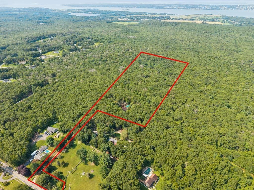 Single Family Residence at 840 Lake Road, Tiverton, photo 6 of 37