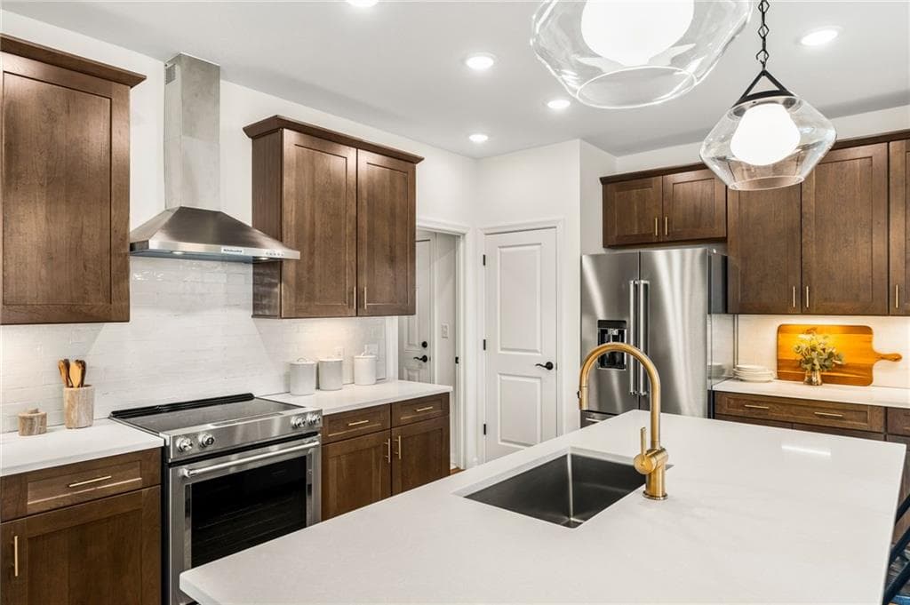 Condominium at 66 East Point Drive UNIT 19, East Providence, photo 3 of 21