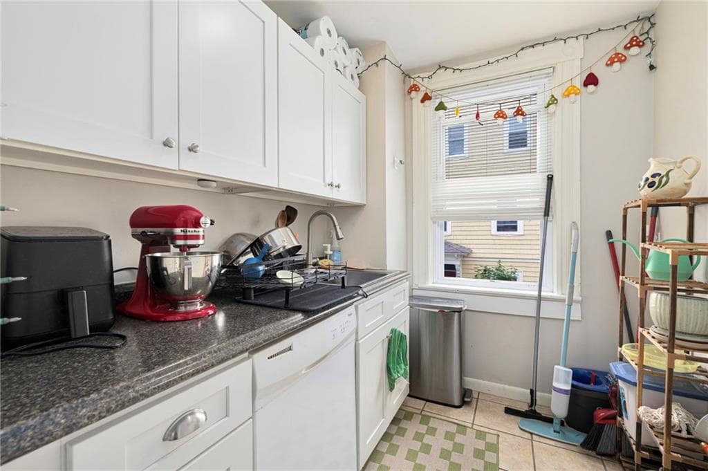 Multi Family at 54 Barton Street, Providence, photo 9 of 29