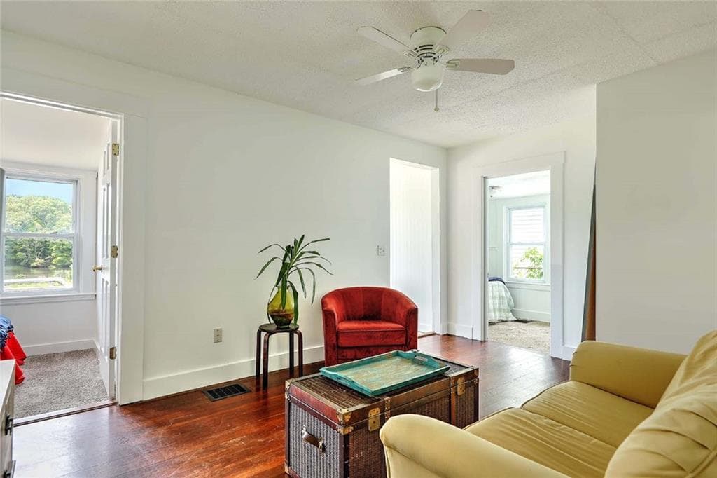 59 Booth Avenue photo 16